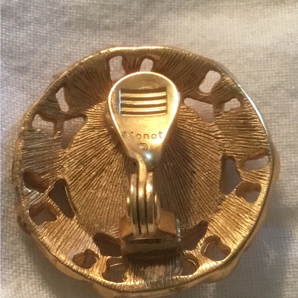 Monet Vintage 1980s Signed Faux Pearl Clip On Earrings - Picture 4 of 6